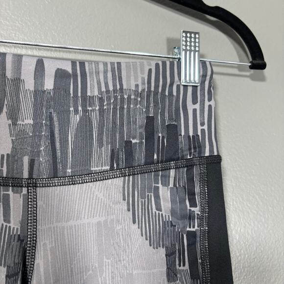 Brooks Women's Greenlight Tight Black/Gray Patterned Capris - XS - Activewear - Picture 2 of 8